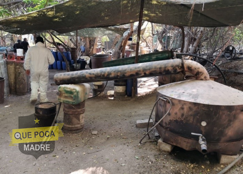 Encuentran y desmantelan laboratorio clandestino en Culiacán.