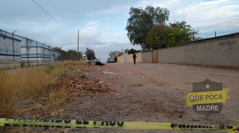 Encuentran cadáver calcinado junto a tanques de agua en Culiacán.