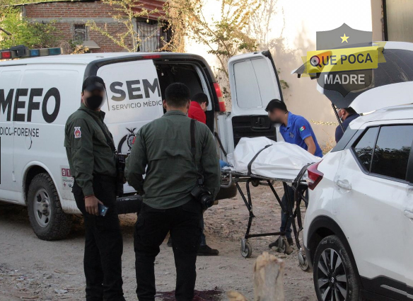 Encuentran a un hombre ejecutado a lado de su auto en Culiacán.