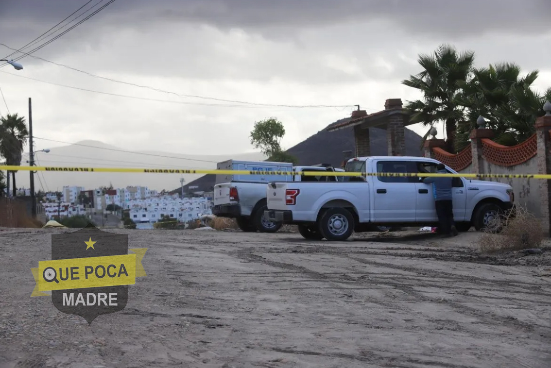 Encuentran cuerpo enterrado cuando iban a levantar otro cuerpo calcinado en Tijuana.