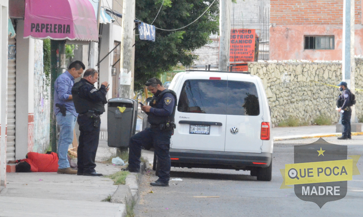 Ejecutan a un hombre y hieren a otro en colonia de Querétaro.