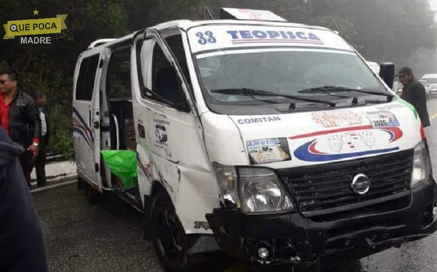 Dos heridos graves en choque de combi de transporte público en Chiapas.