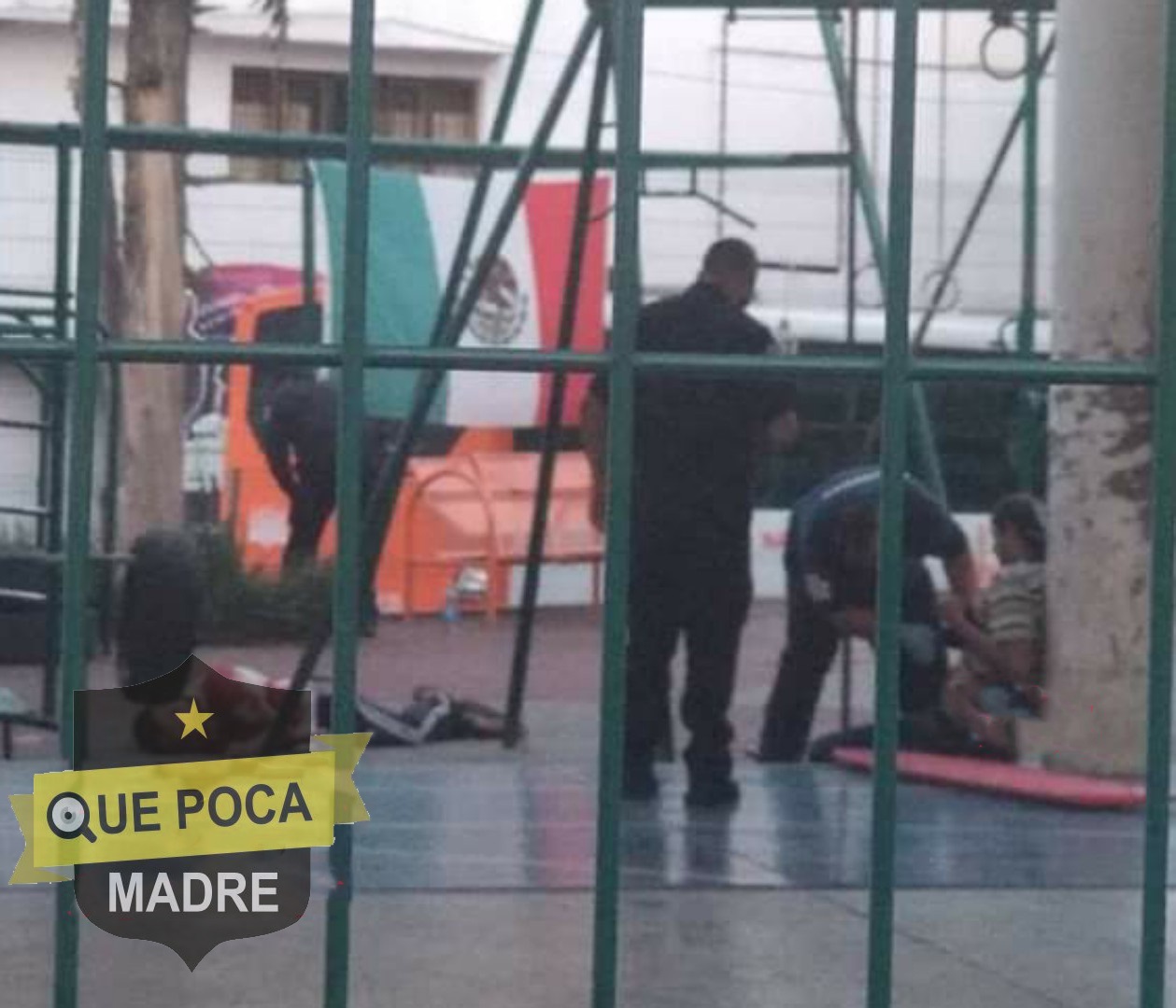 Asesinan a un hombre en parque de Naucalpan.