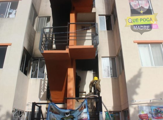 Embarazada salta de edificio en llamas para salvar su vida en Mérida.