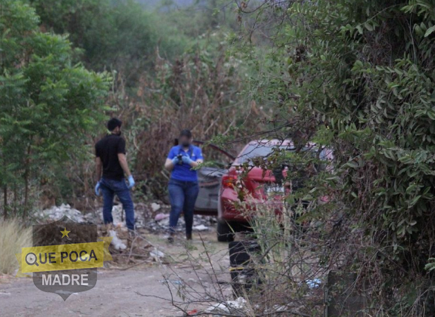 Encuentran a un ejecutado dentro de auto sin placas en Culiacán.
