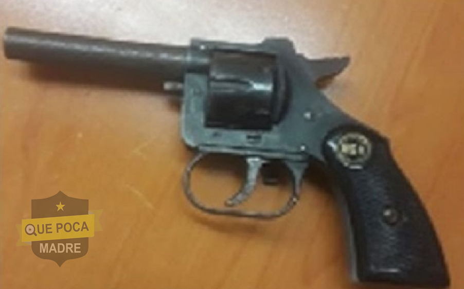 Detienen a un joven que caminaba con una pistola en la mano en Tepoztlán.