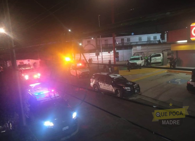 Empleada se desmaya durante asalto en Puebla y los delincuentes huyen.