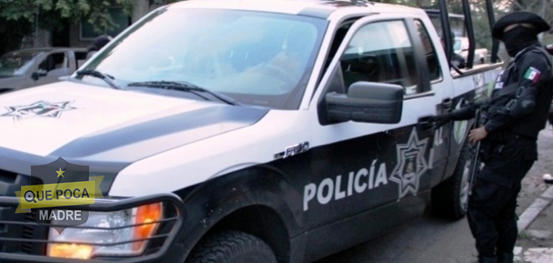 Sujetos armados roban un auto en Tecomán.