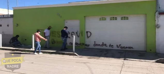 Sujetos pintan con amenazas la casa de una enfermera en Durango.