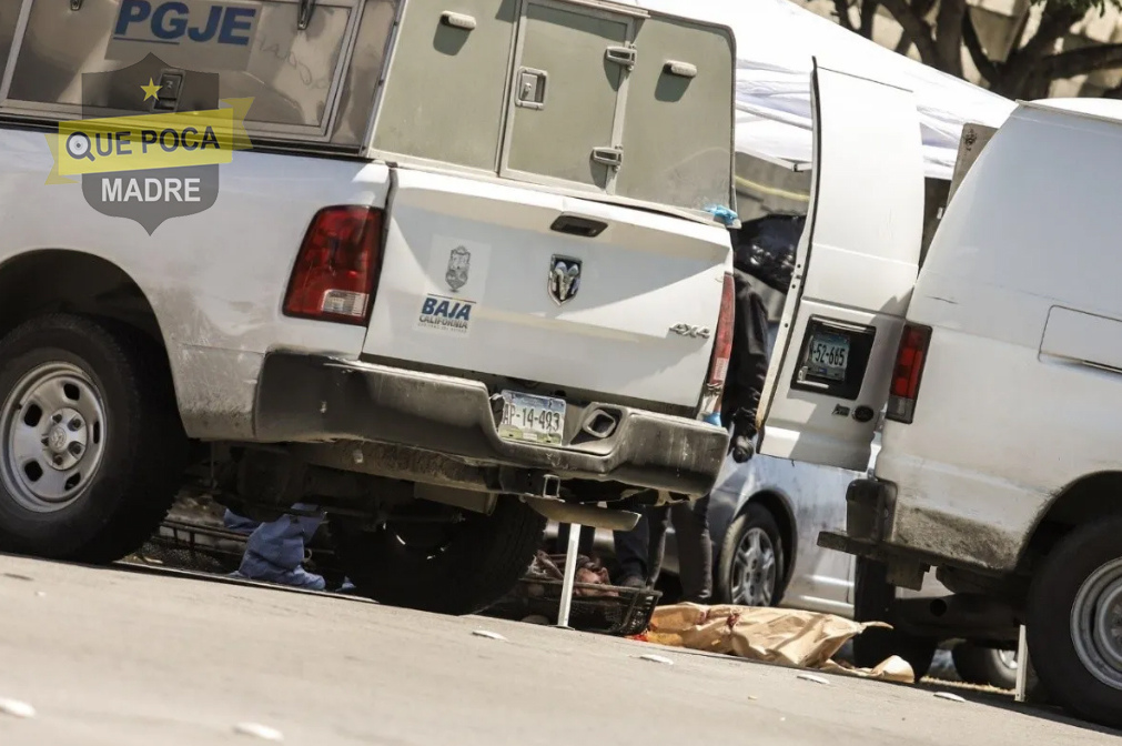 Abandonan ejecutado dentro de un auto en el Centro de Tijuana.