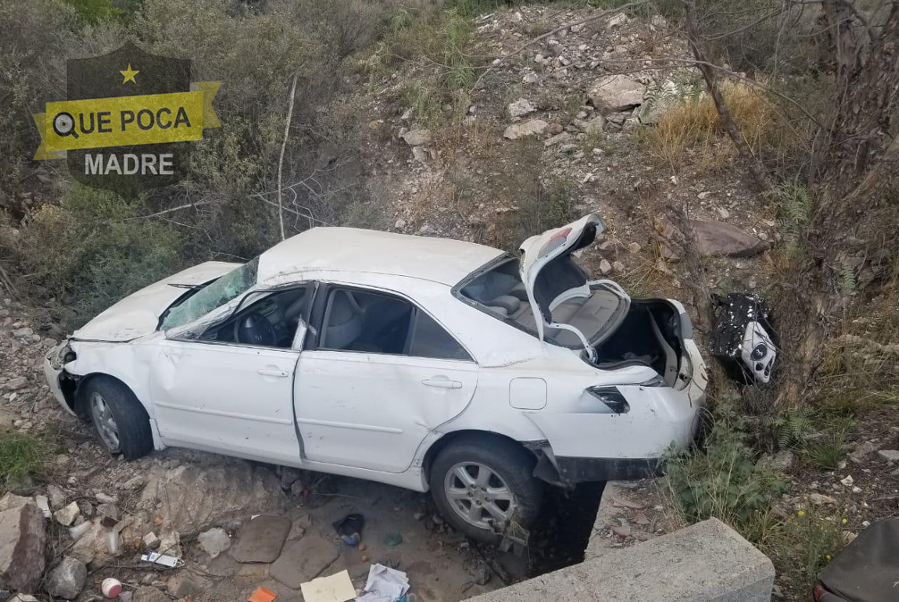 Una mujer y 2 niños heridos tras accidente vial en Tepezalá.