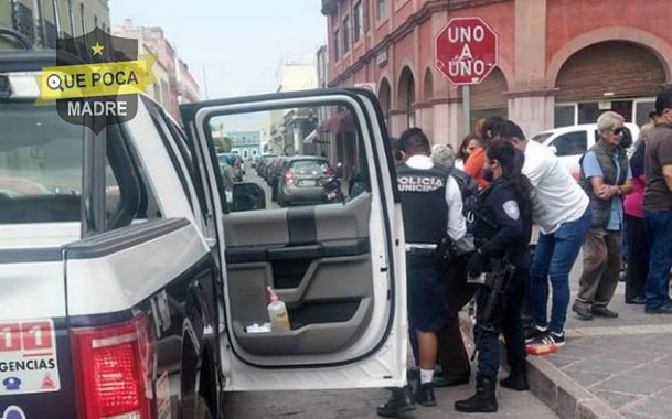Un taxista y otro sujeto asaltaron a un anciano en Querétaro.