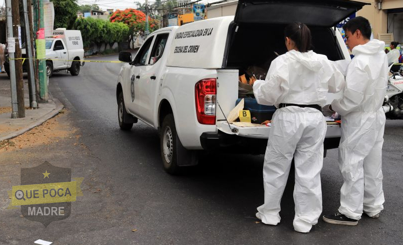 Encuentran a un joven ejecutado de varios disparos en la cabeza en Zacatepec.