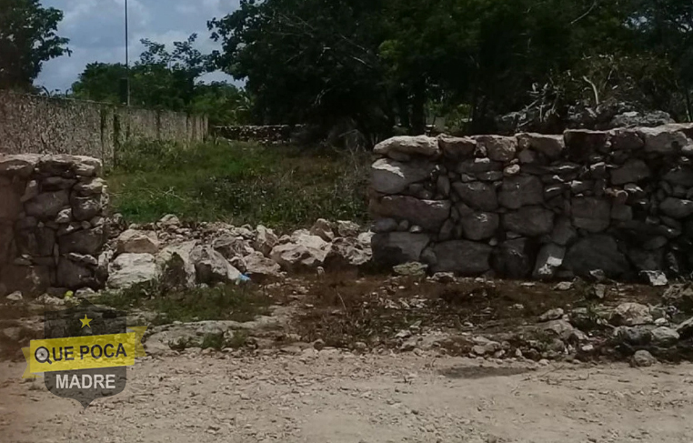 Funcionaria pública cierra una calle para adueñársela en Buctzotz.