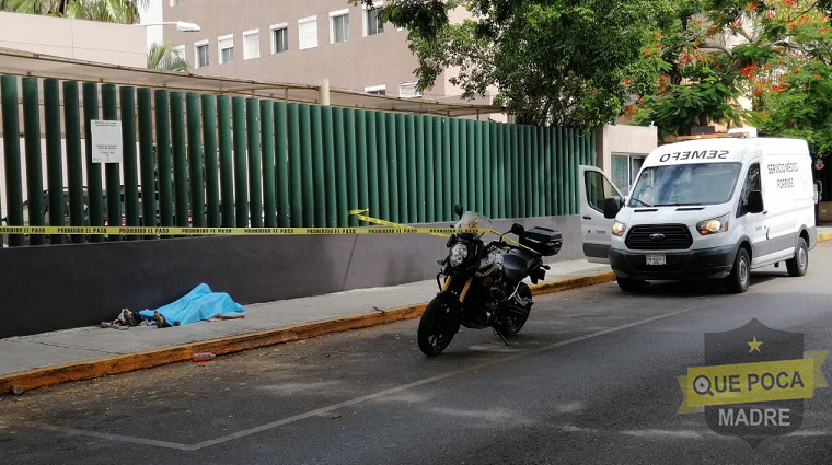 Indigente muere en las puertas de hospital de Mérida.