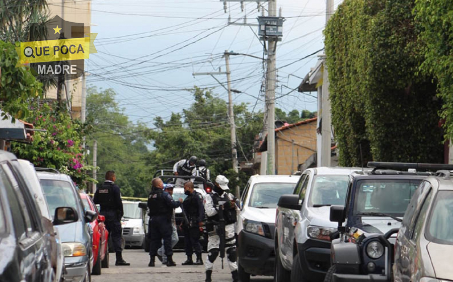 Encuentran un cadáver calcinado dentro de un terreno en Cuernavaca.