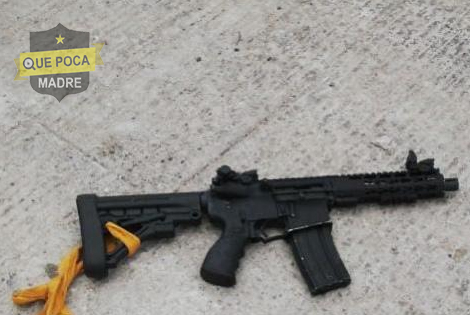 Encuentran arma y vehículo usados por el asesino del policía en Cancún.