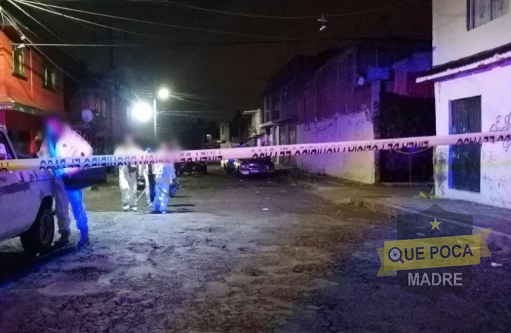 Matan a un hombre a balazos en calles de Apatzingán.