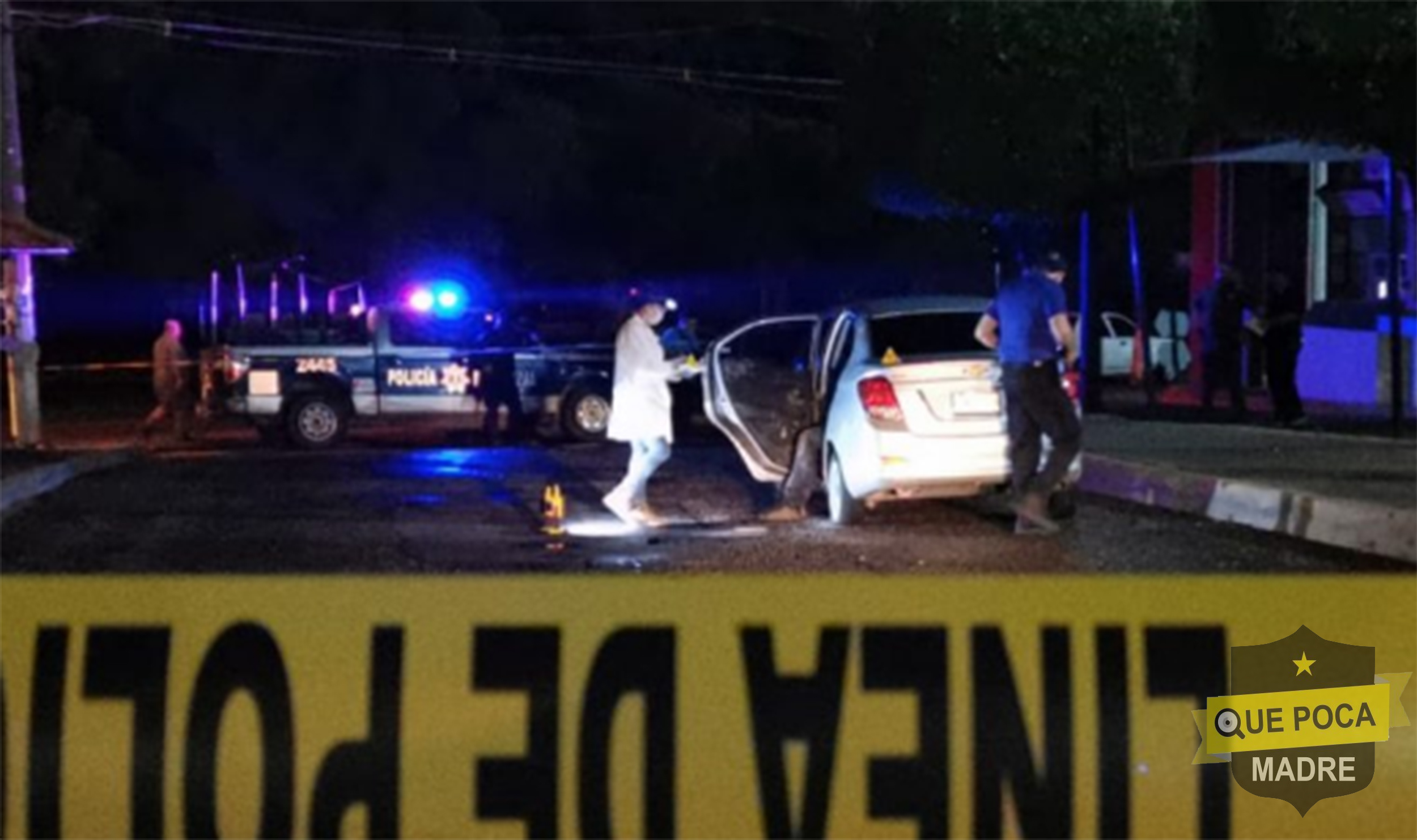 Abandonan un auto con hombre muerto frente a plaza comercial en Culiacán.