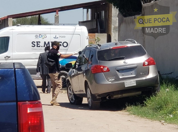 Encuentran a un hombre muerto dentro de un auto en Durango.