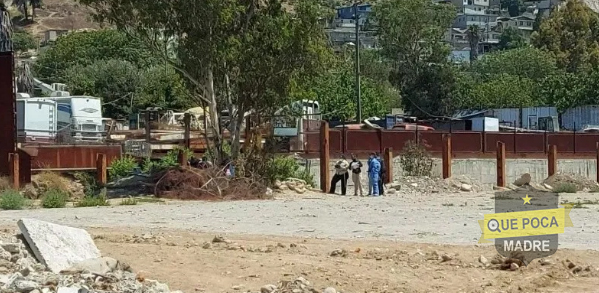 Encuentran un cadáver entre los arbustos en Tijuana.