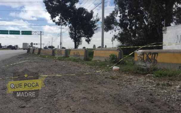 Abandonan un cadáver junto a la carretera en El Marqués.