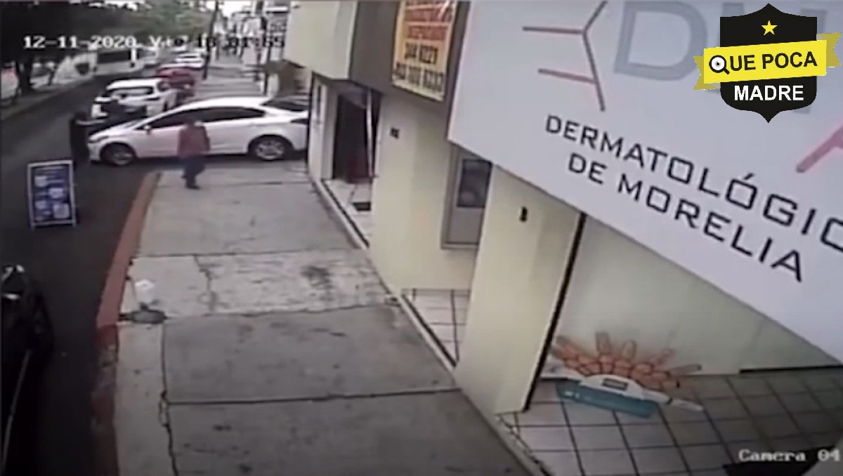 Automovilista atropella a ladrones que intentaron asaltarlo en Michoacán.