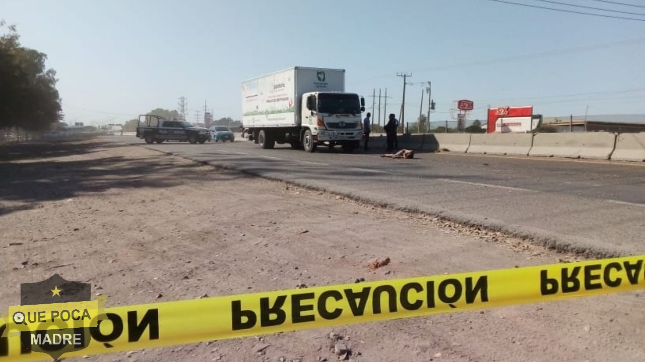 Sujeto muere atropellado tras huir de la policía en Sinaloa.