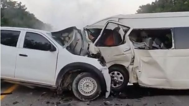 Accidente carretero con saldo de cinco muertos y 11 heridos en vía Felipe Carrillo Puerto-Tulum