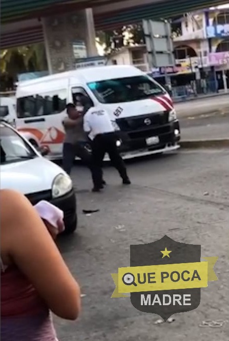 POLICÍA SE PELEA CON OTRO SUJETO EN ACAPULCO.