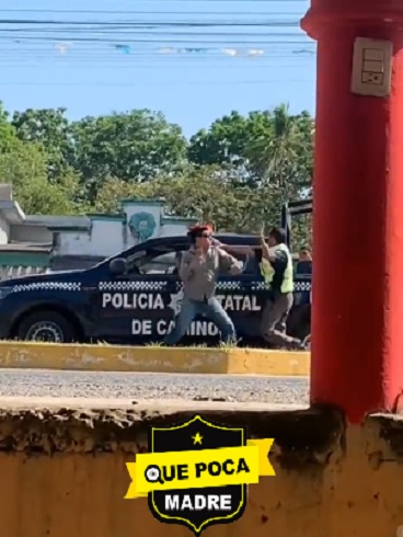 GOLPEAN A POLICIA EN TABASCO.