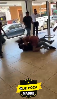 CHICAS PELEAN EN ESCUELA DE MICHOACÁN.