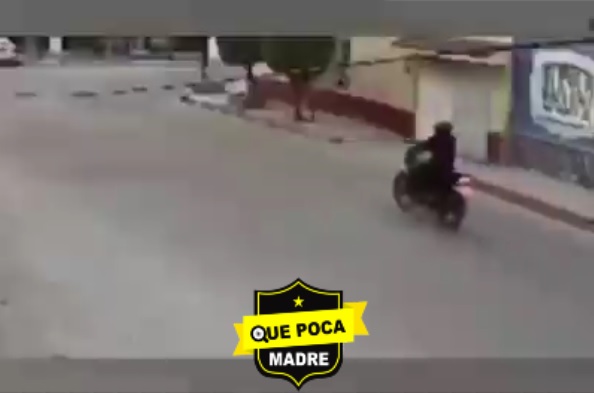 POSTE APLASTA A MOTOCICLISTA EN PUEBLA.