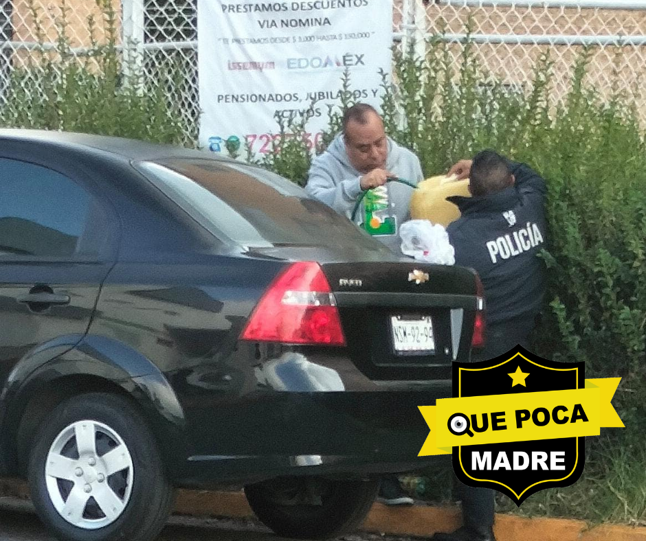 ❌👮‍♂️‼SOLO PASA EN METEPEC‼🤦‍♀️ POLICÍAS UTILIZAN LA GASOLINA DE LAS PATRULLAS PARA ABASTECER SUS AUTOS 😳⛽️
