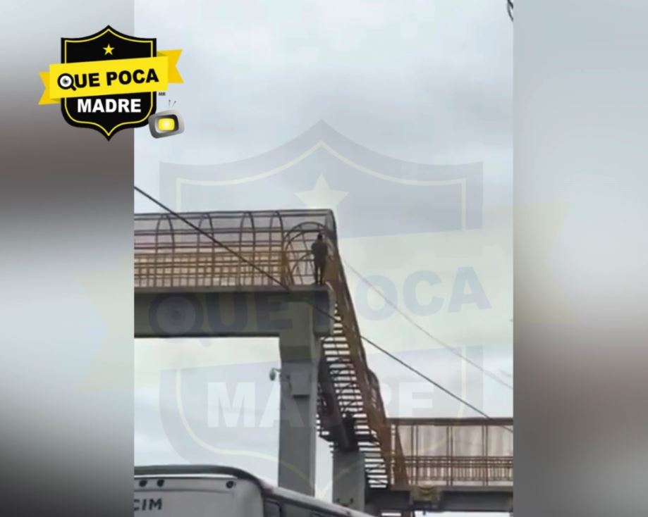 CUANDO NO TE TOCA… HOMBRE SALTA DE UN PUENTE PEATONAL EN MORELOS Y ¡ SOBREVIVE !