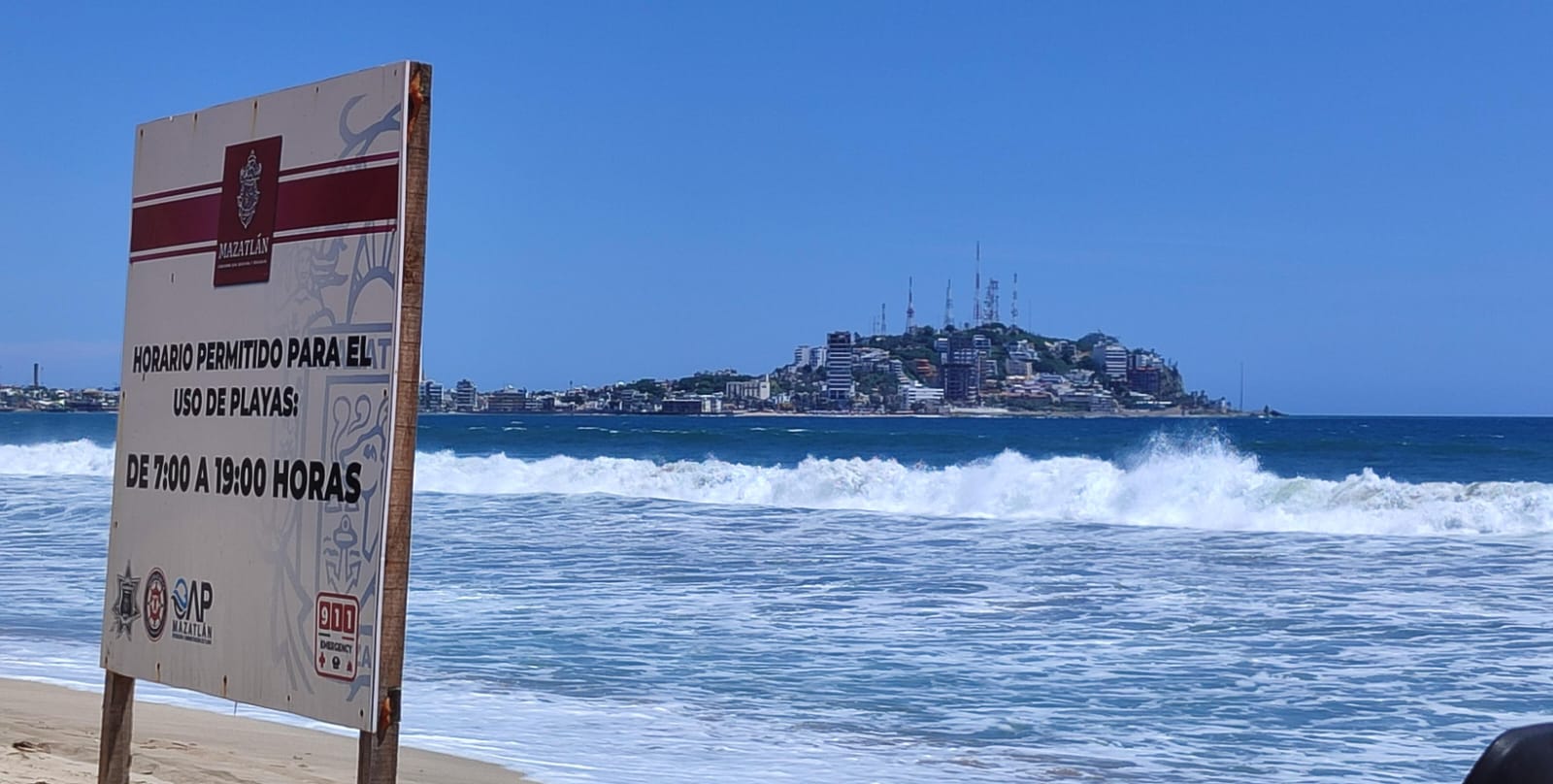 RESCATAN A 4 BAÑISTAS EN PLAYAS DE MAZATLAN