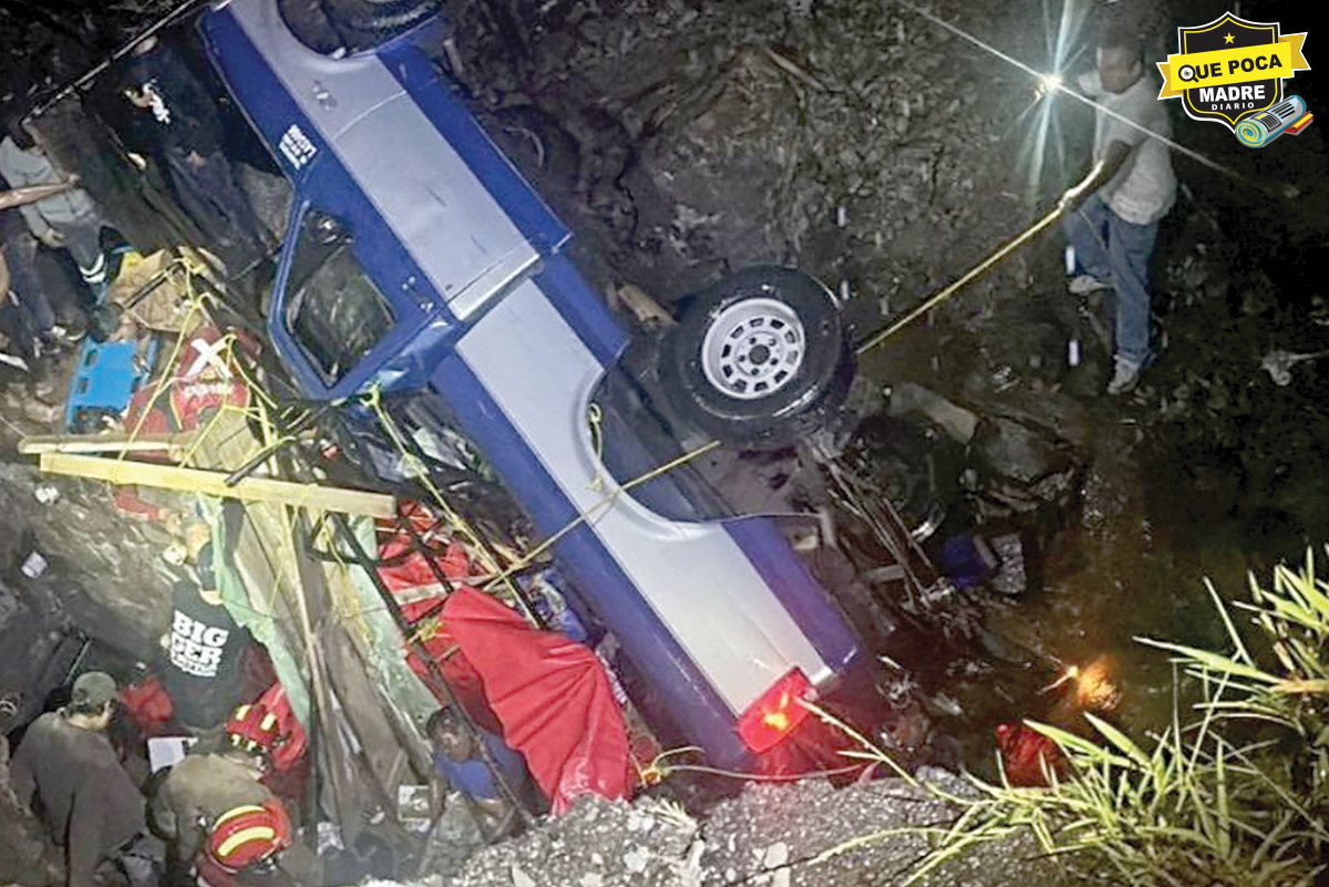 ¡SE VA AL BARRANCO! Camioneta se accidenta mientras viajaba en la carretera a Malinalco