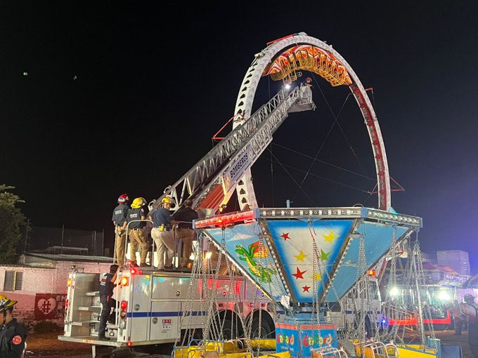 SE DESCOMPONE JUEGO MECANICO EN LA FERIA DE OCOTLAN, JAISCO Y DEJA 5 PERSONAS DE CABEZA!