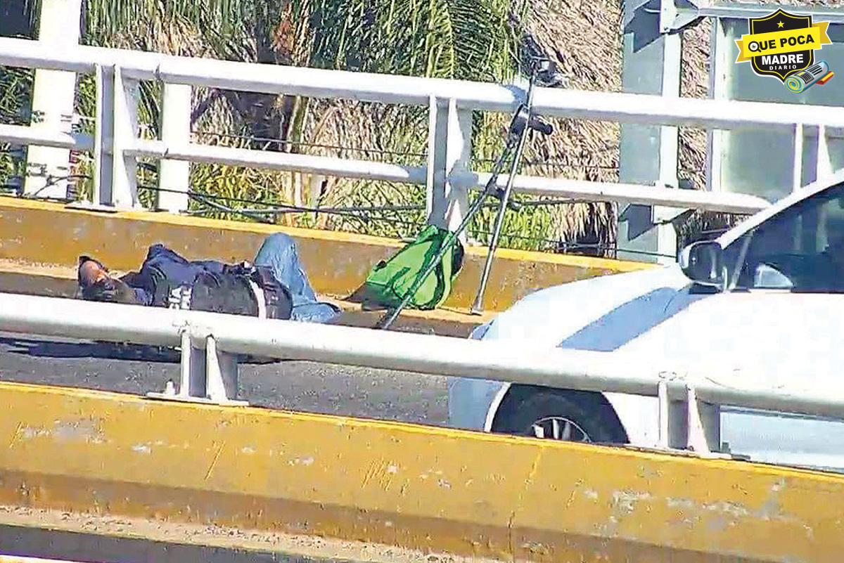 POLI SE LA RIFA Y LE SALVA LA VIDA A PERSONA EN MULETAS QUE SE IBA A AVENTAR DE UN PUENTE EN AGUASCALIENTES