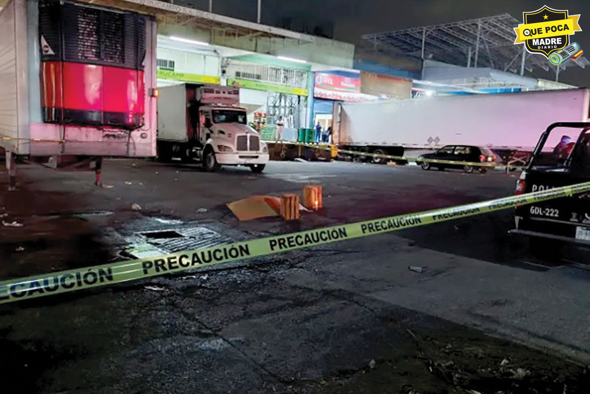 INDIGENTE DORMÍA BAJO UN TRÁILER Y MUERE ATROPELLADO