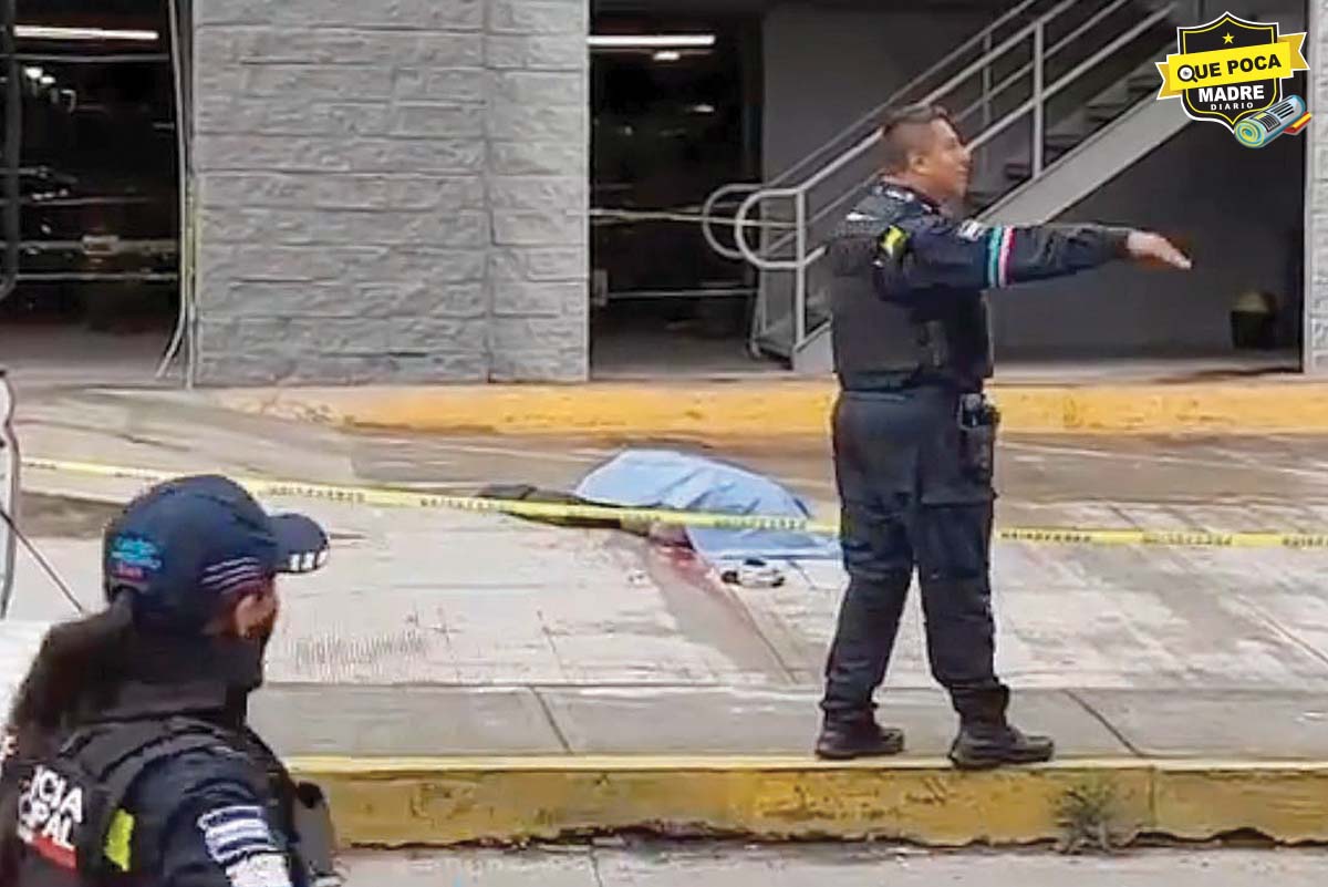 ¡LO MANDAN CON SAN PEDRO! Asesinan a un hombre en calles de Puebla