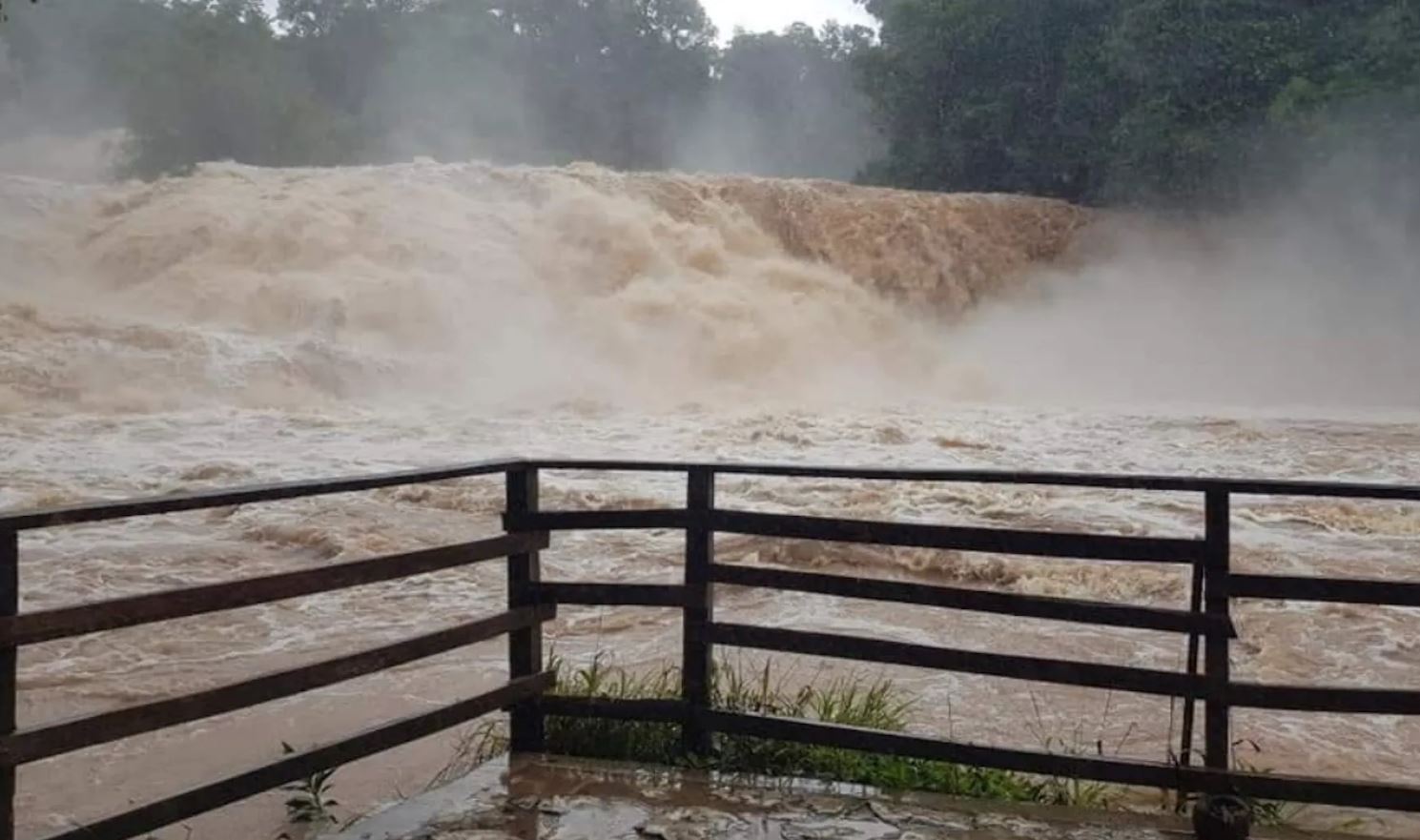 LES LLUEVE SOBRE MOJADO‼😩 AGUA AZUL BAJO EL AGUA 🌊🆘🎥