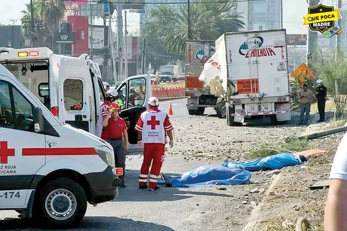 TRÁILER INTENTA GANARLE EL PASO A UN TREN PERO LA CAJA APLASTA A DOS TRABAJADORES Y LOS MATA