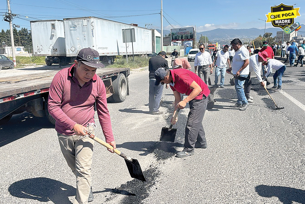 Taxistas bachean carretera tras nulo apoyo del gobierno