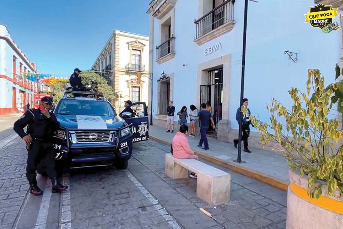 ¡LE QUITAN SU AGUINALDO! HOMBRE ES ASALTADO EN BANCO DEL CENTRO DE OAXACA; SE LLEVAN 2 MELONES