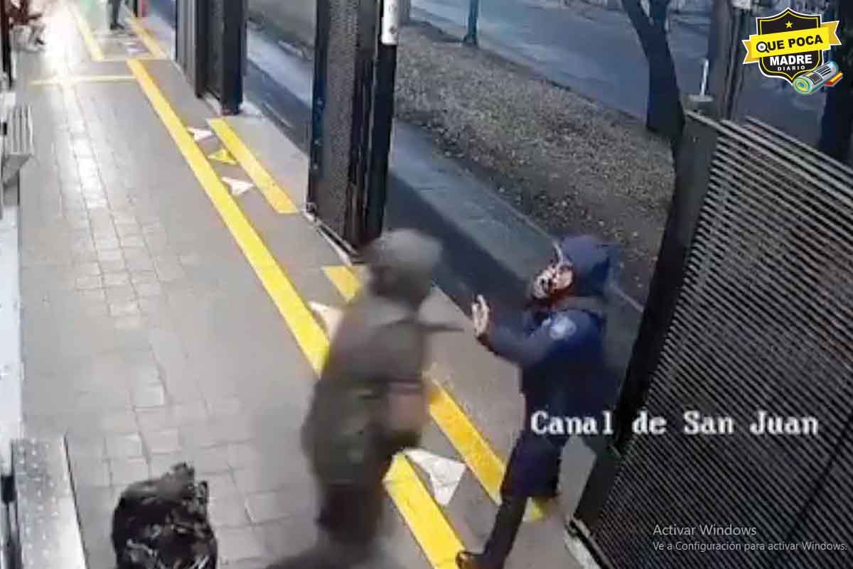 ¡Pinche loco! Indigente avienta a poli al Metrobús