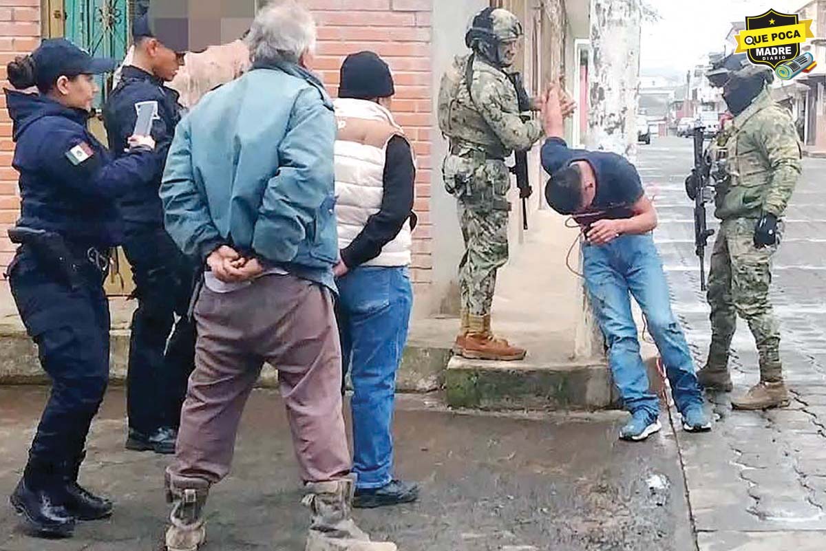 ¡VECINOS HACEN JUSTICIA POR PROPIA MANO! AMARRAN A UN POSTE A PRESUNTA RATA EN PUEBLA