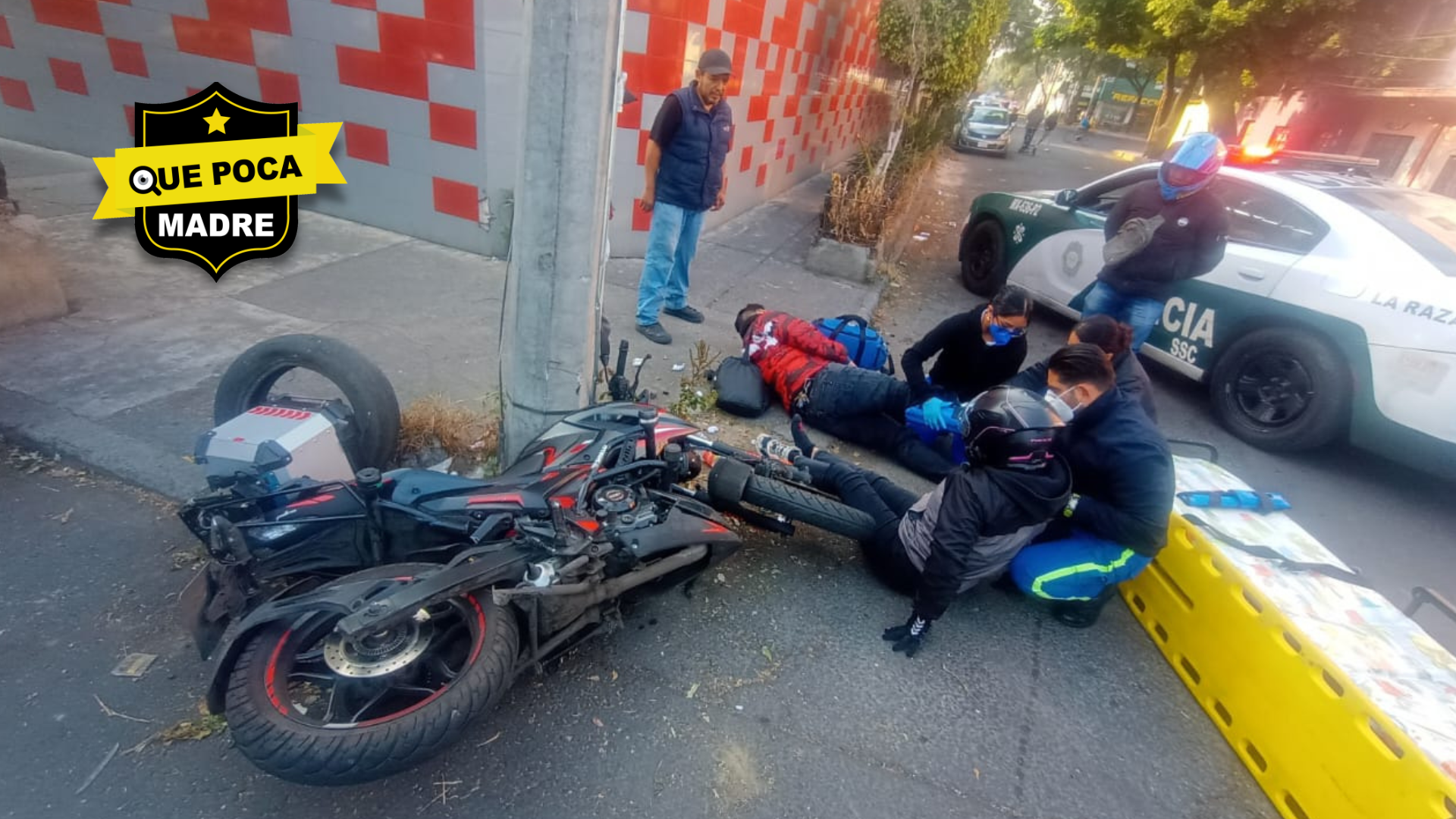 BIKER SALEN VOLANDO TRAS SER IMPACTADOS POR UNA CAMIONETA