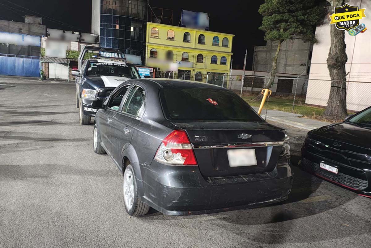 LOCALIZA SSP AUTO CARGADO; TENÍA UNIFORMES DE SEDENA, EQUIPO TÁCTICO, DROGAS Y ARMAS LARGAS